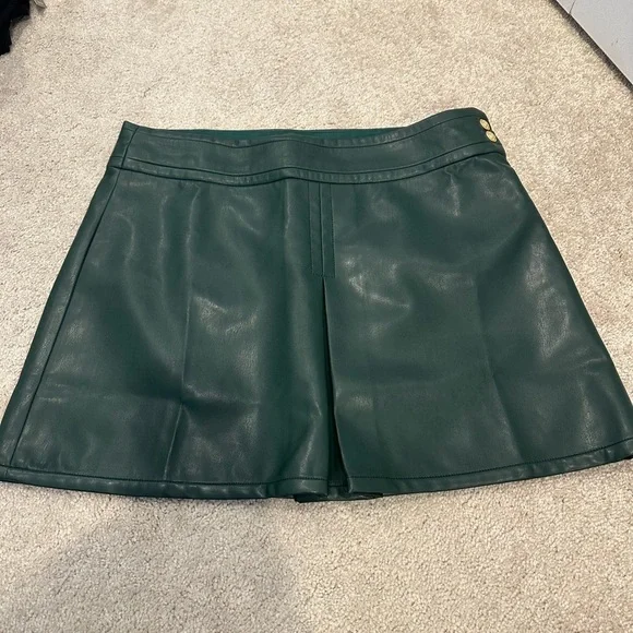 J. Crew Center-pleat mini skirt in faux leather army green 10 NWT - Picture 2 of 4